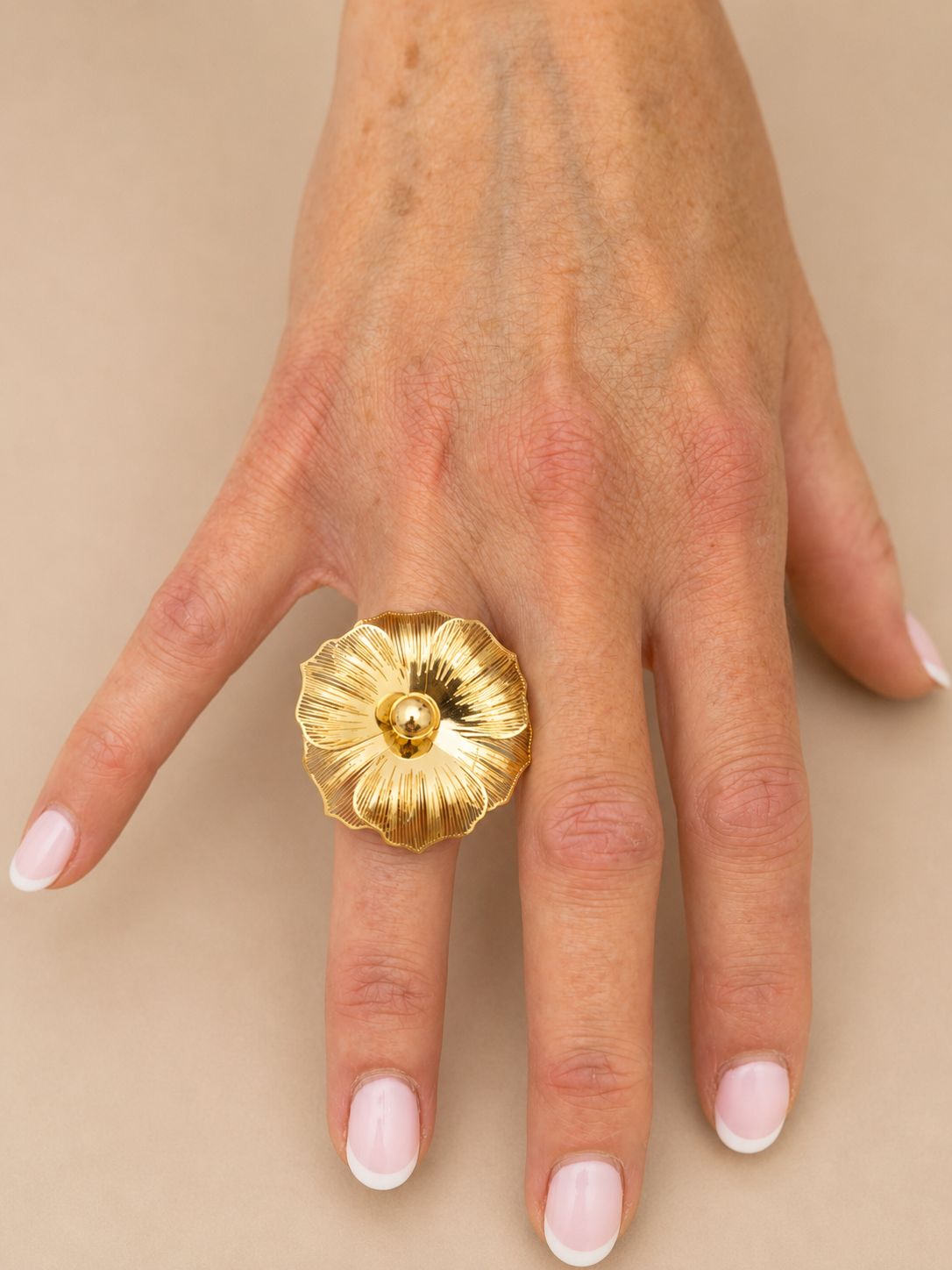 Anillo flor dorada XL llamativo y elegante