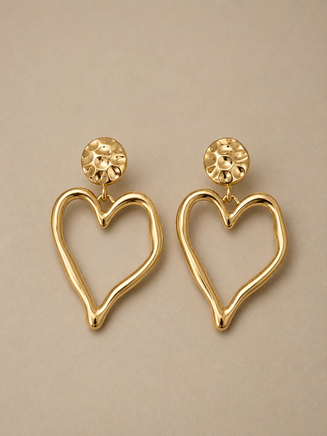 Aretes Coraz&oacute;n Dorado Moderno