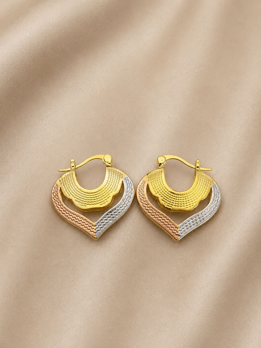 Aros tricolor dise&ntilde;o moderno dorados